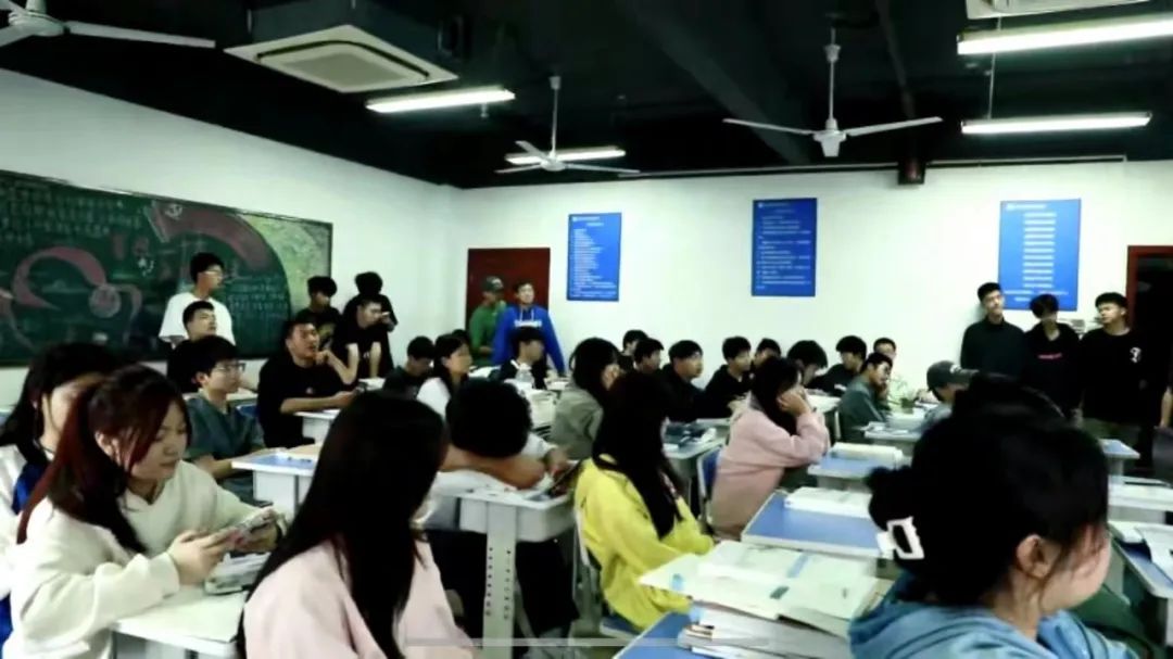 袋鼠学工网走进武汉时代智能职业技术学院